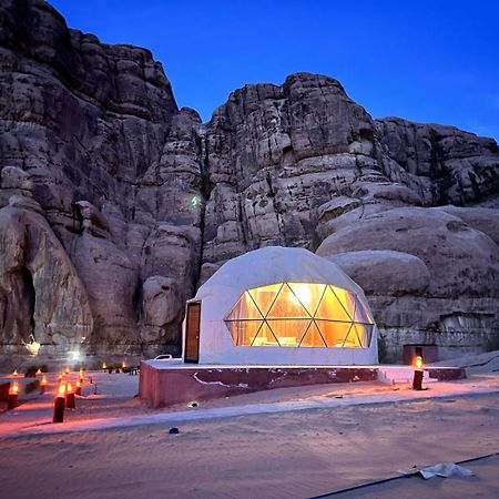 Scarlet Luxury Camp Wadi Rum Ngoại thất bức ảnh