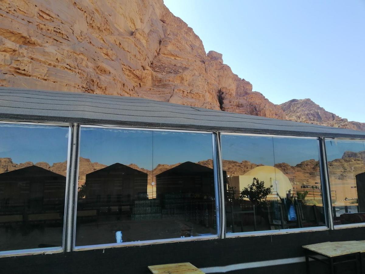 Scarlet Luxury Camp Wadi Rum Ngoại thất bức ảnh