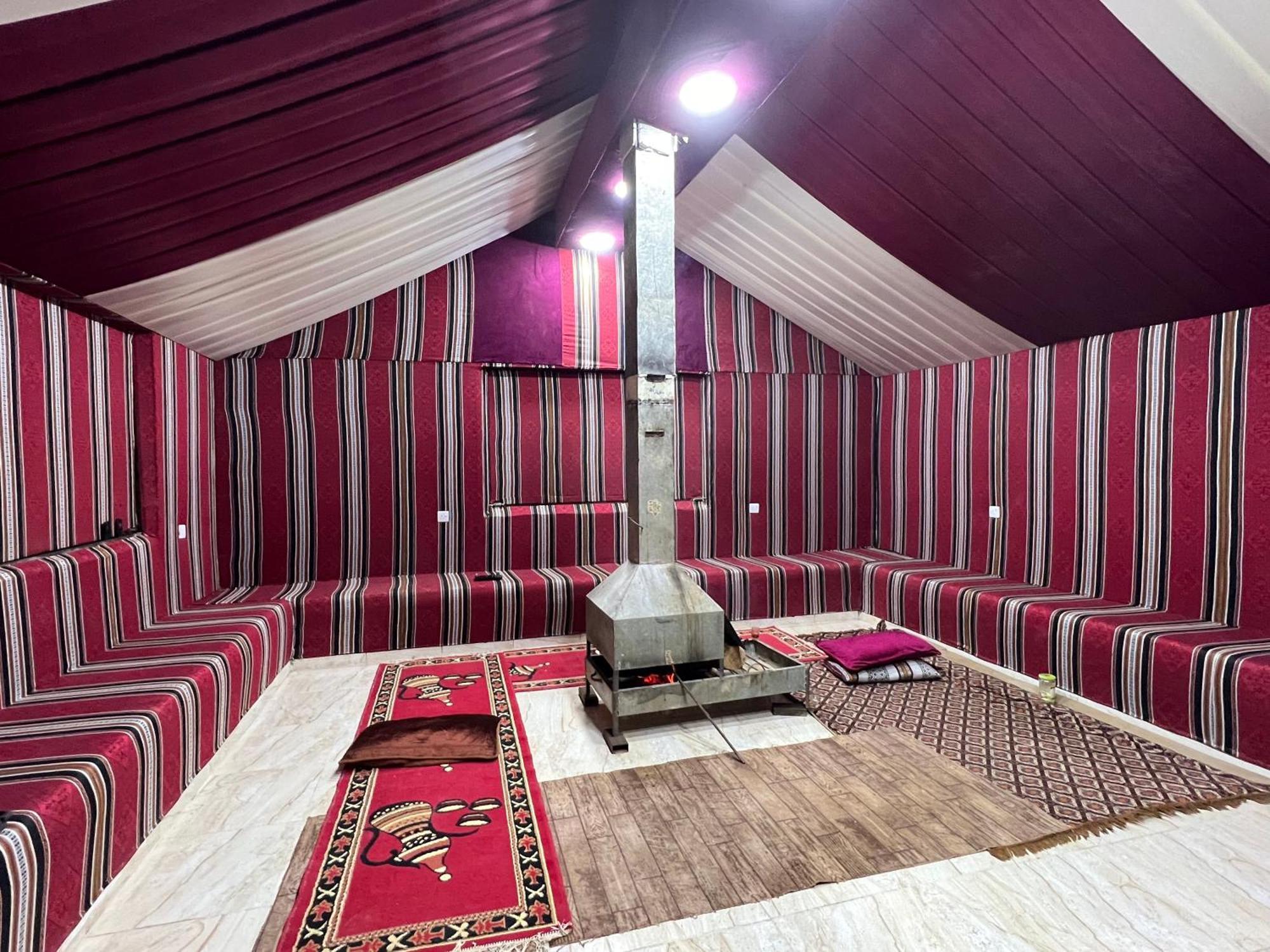 Scarlet Luxury Camp Wadi Rum Ngoại thất bức ảnh