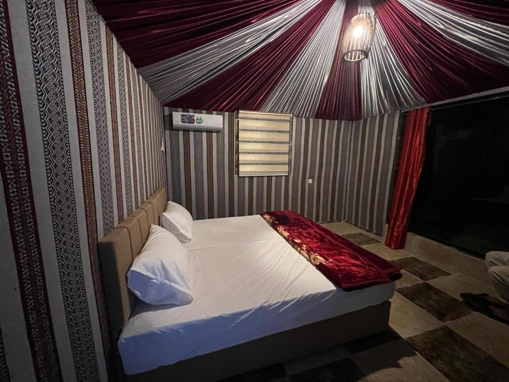 Scarlet Luxury Camp Wadi Rum Ngoại thất bức ảnh