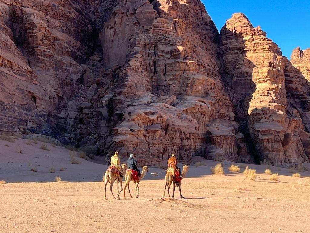Scarlet Luxury Camp Wadi Rum Ngoại thất bức ảnh