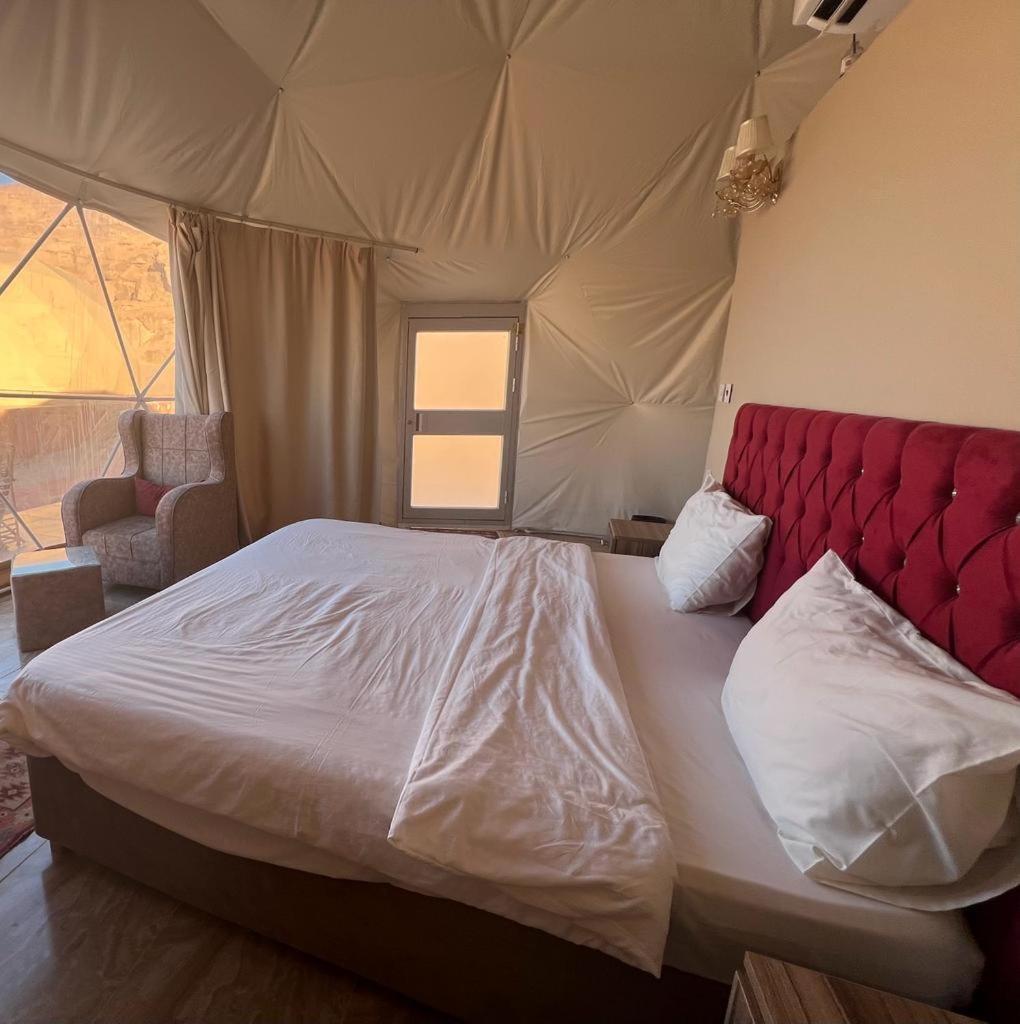 Scarlet Luxury Camp Wadi Rum Ngoại thất bức ảnh