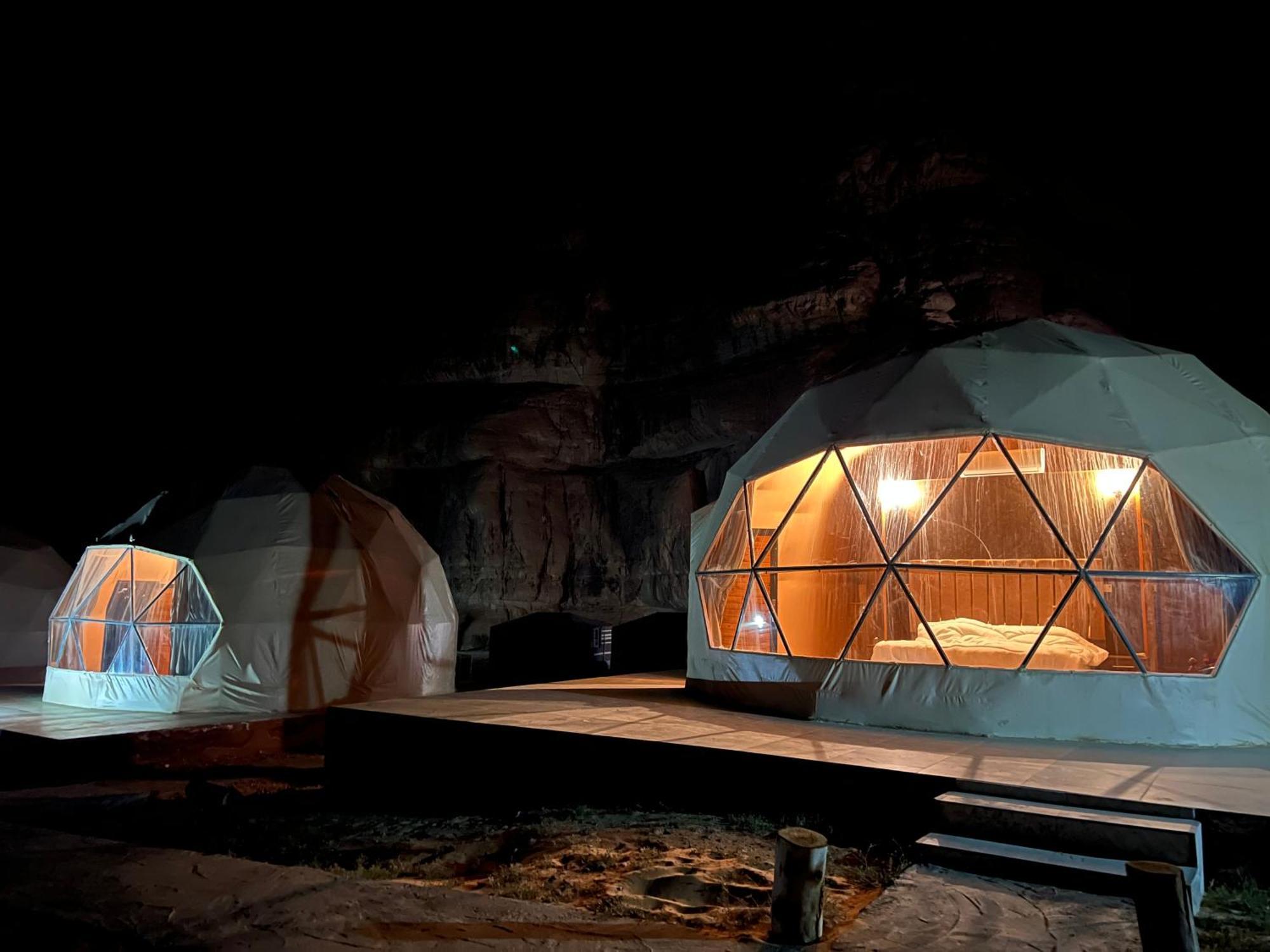 Scarlet Luxury Camp Wadi Rum Ngoại thất bức ảnh
