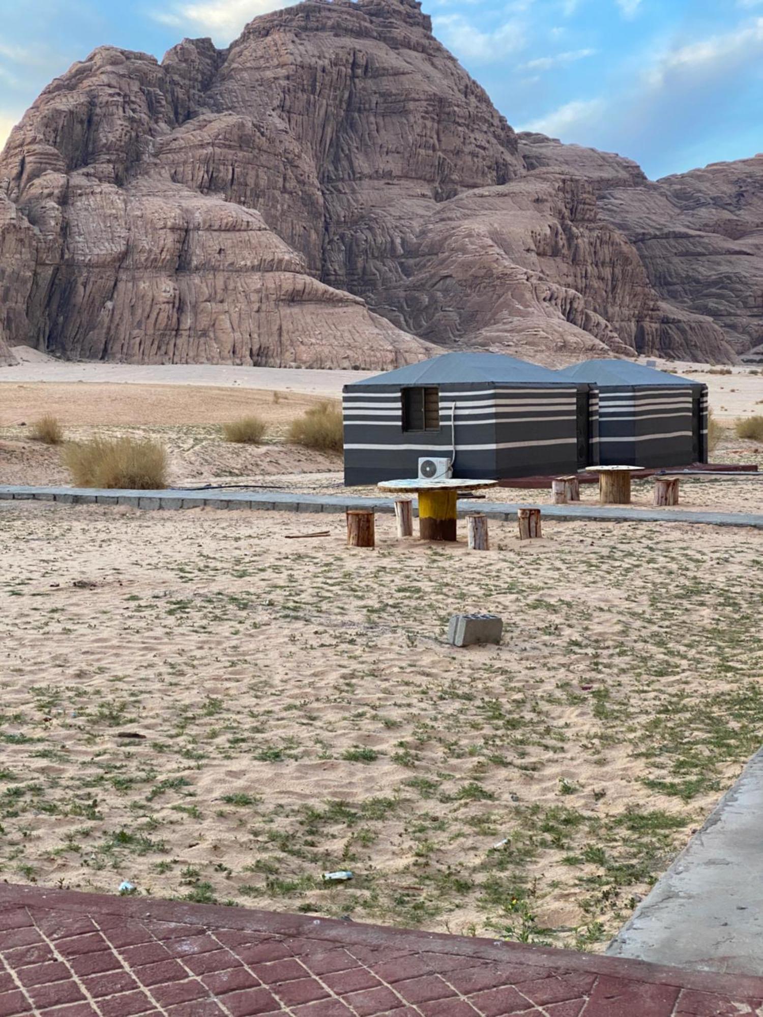 Scarlet Luxury Camp Wadi Rum Ngoại thất bức ảnh