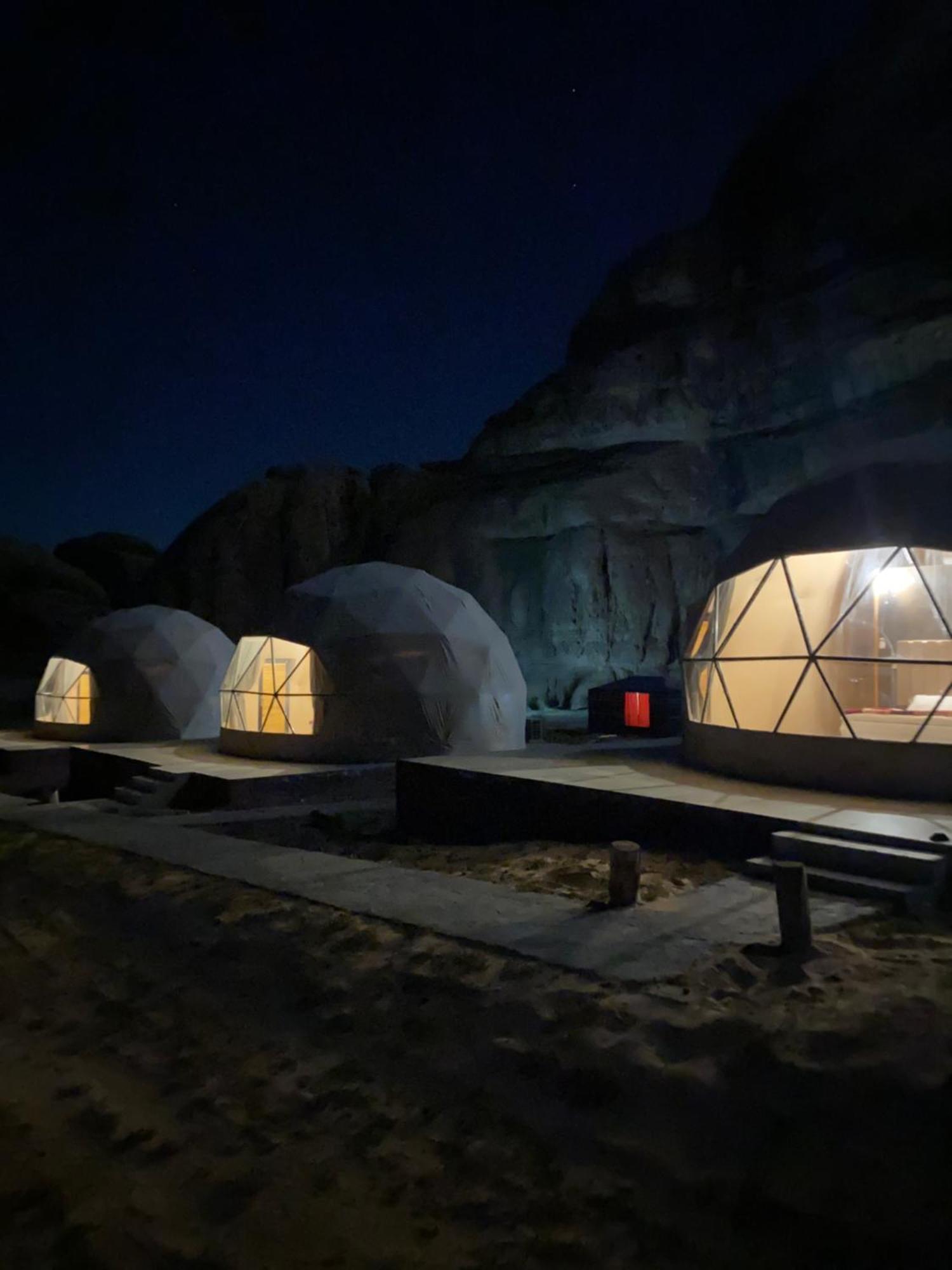 Scarlet Luxury Camp Wadi Rum Ngoại thất bức ảnh