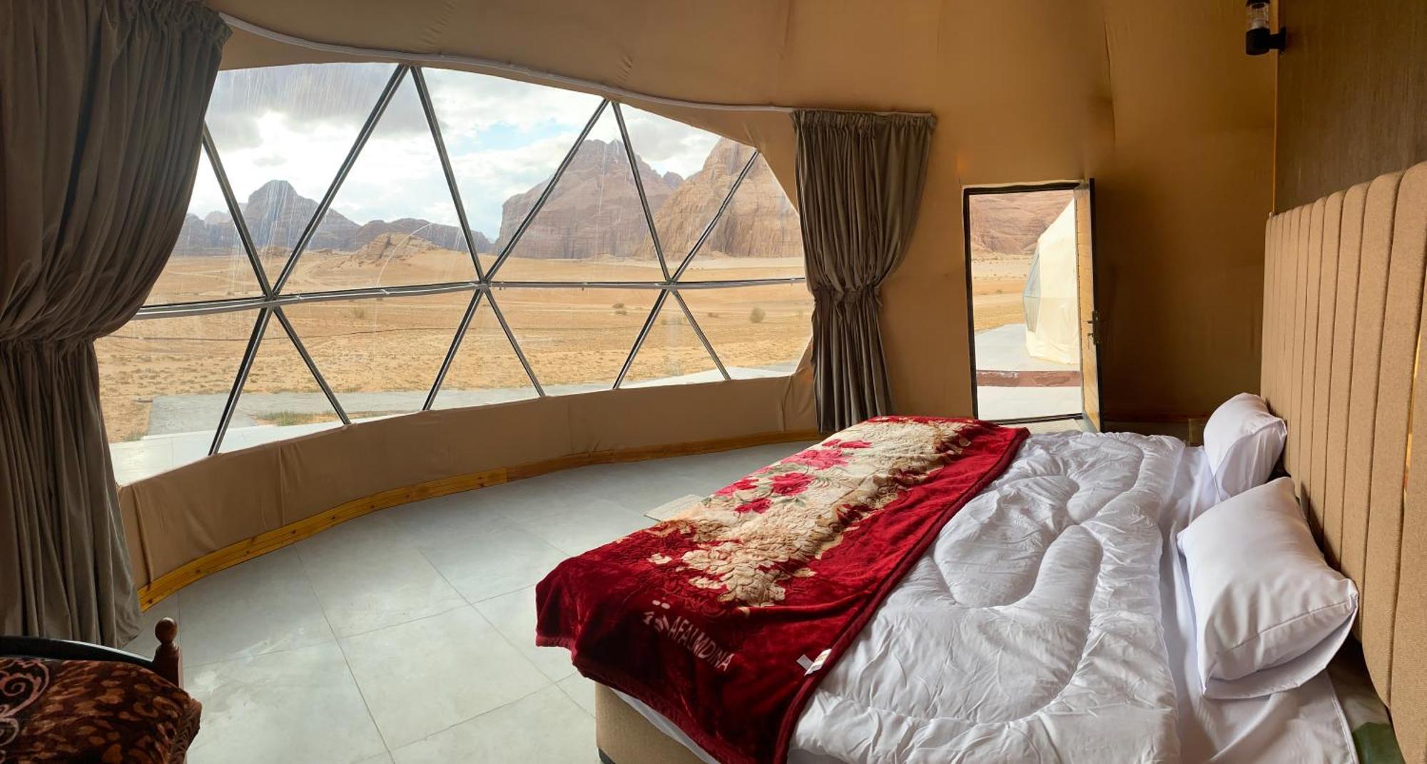 Scarlet Luxury Camp Wadi Rum Ngoại thất bức ảnh