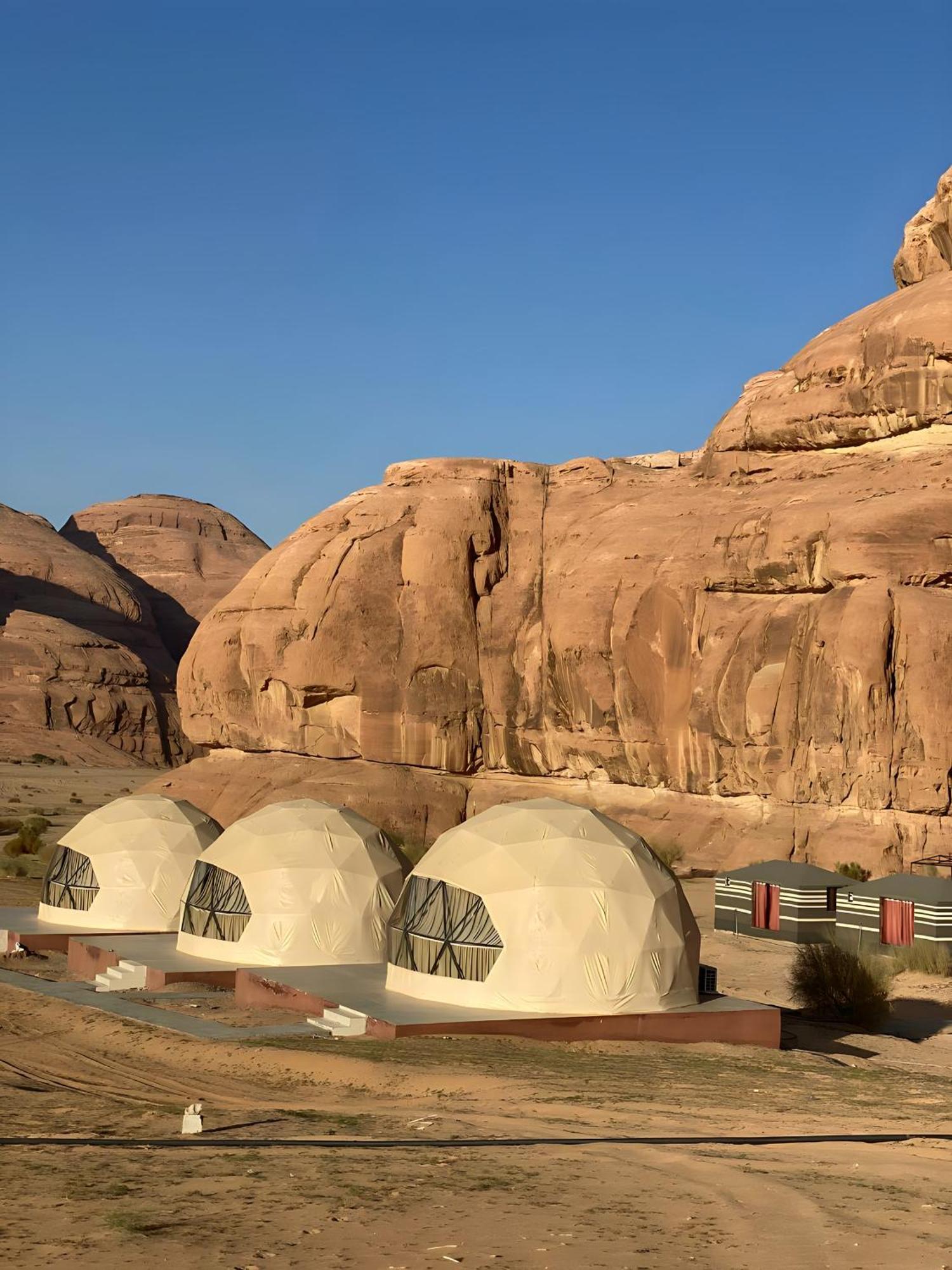 Scarlet Luxury Camp Wadi Rum Ngoại thất bức ảnh