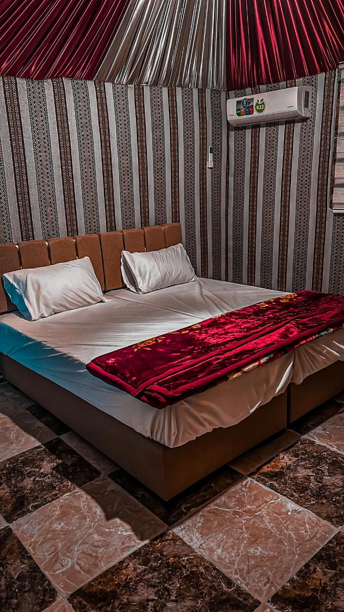 Scarlet Luxury Camp Wadi Rum Ngoại thất bức ảnh