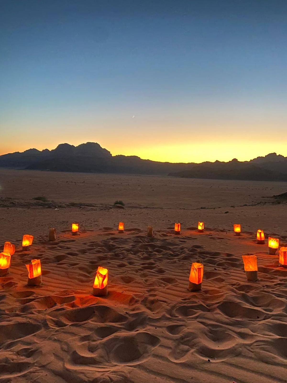 Scarlet Luxury Camp Wadi Rum Ngoại thất bức ảnh