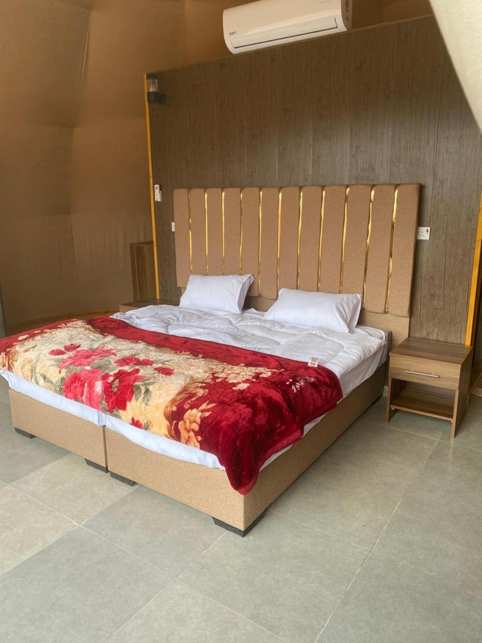 Scarlet Luxury Camp Wadi Rum Ngoại thất bức ảnh