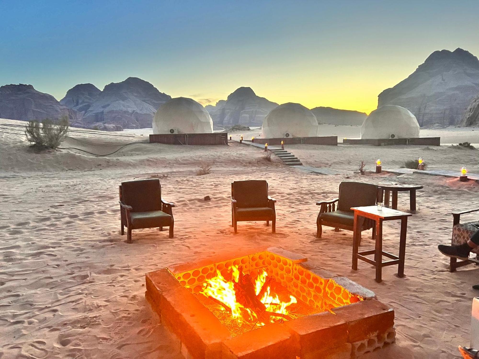 Scarlet Luxury Camp Wadi Rum Ngoại thất bức ảnh