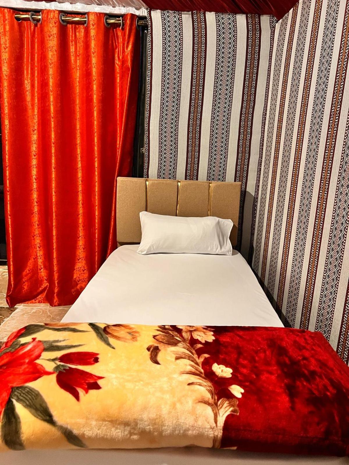 Scarlet Luxury Camp Wadi Rum Ngoại thất bức ảnh
