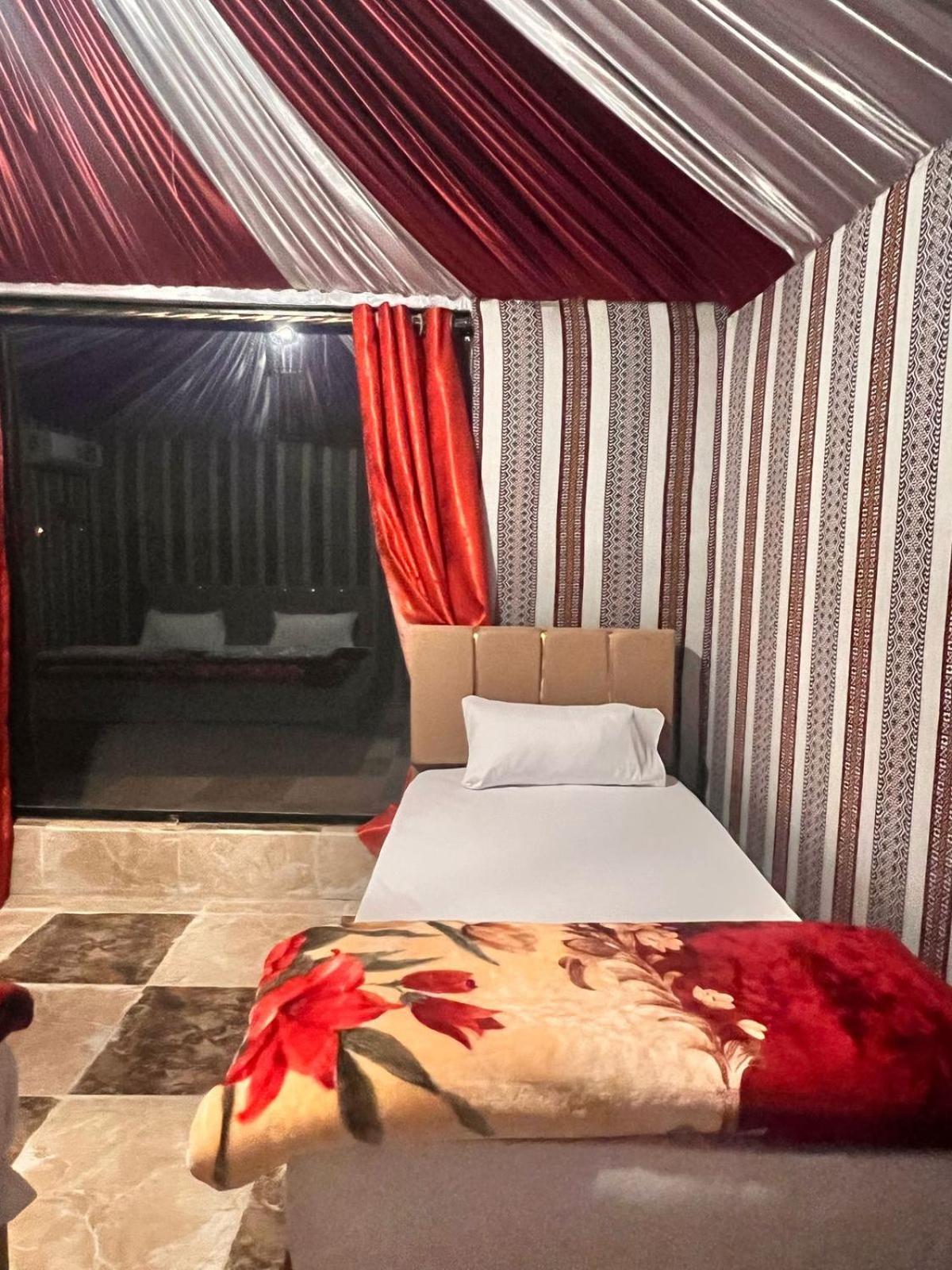Scarlet Luxury Camp Wadi Rum Ngoại thất bức ảnh