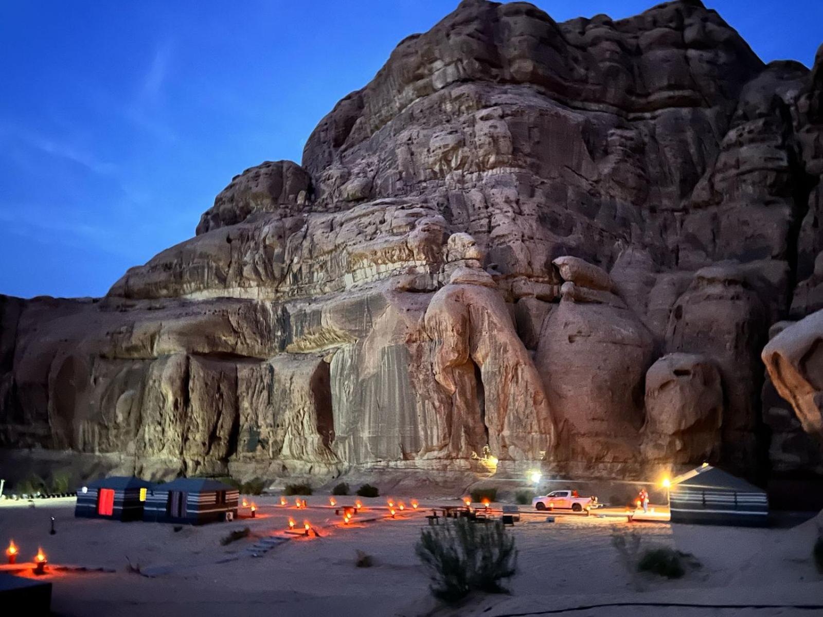 Scarlet Luxury Camp Wadi Rum Ngoại thất bức ảnh