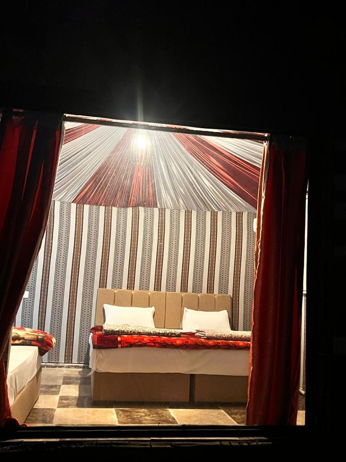 Scarlet Luxury Camp Wadi Rum Ngoại thất bức ảnh