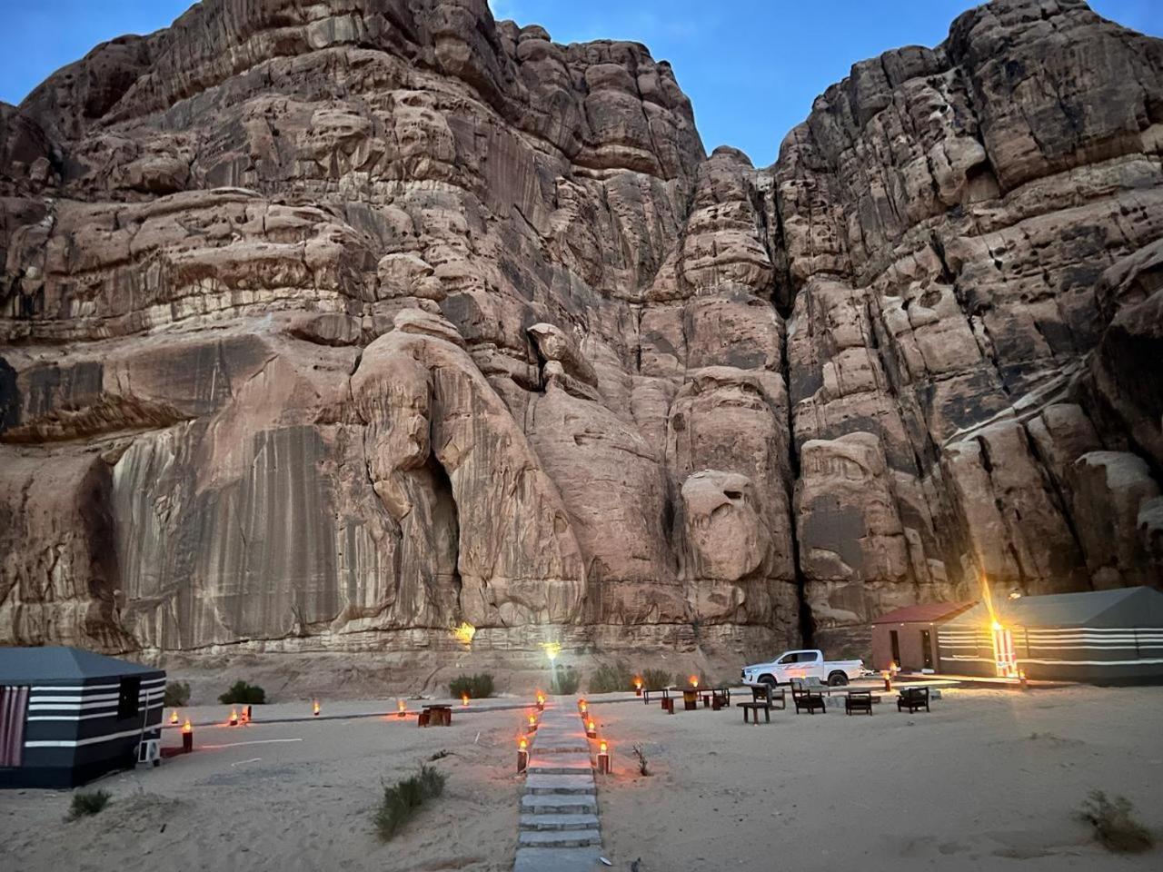 Scarlet Luxury Camp Wadi Rum Ngoại thất bức ảnh