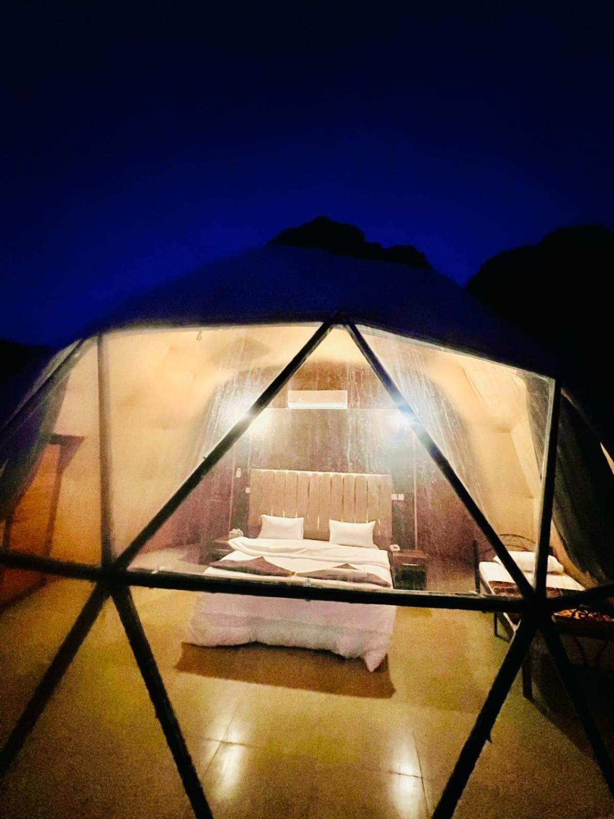 Scarlet Luxury Camp Wadi Rum Ngoại thất bức ảnh