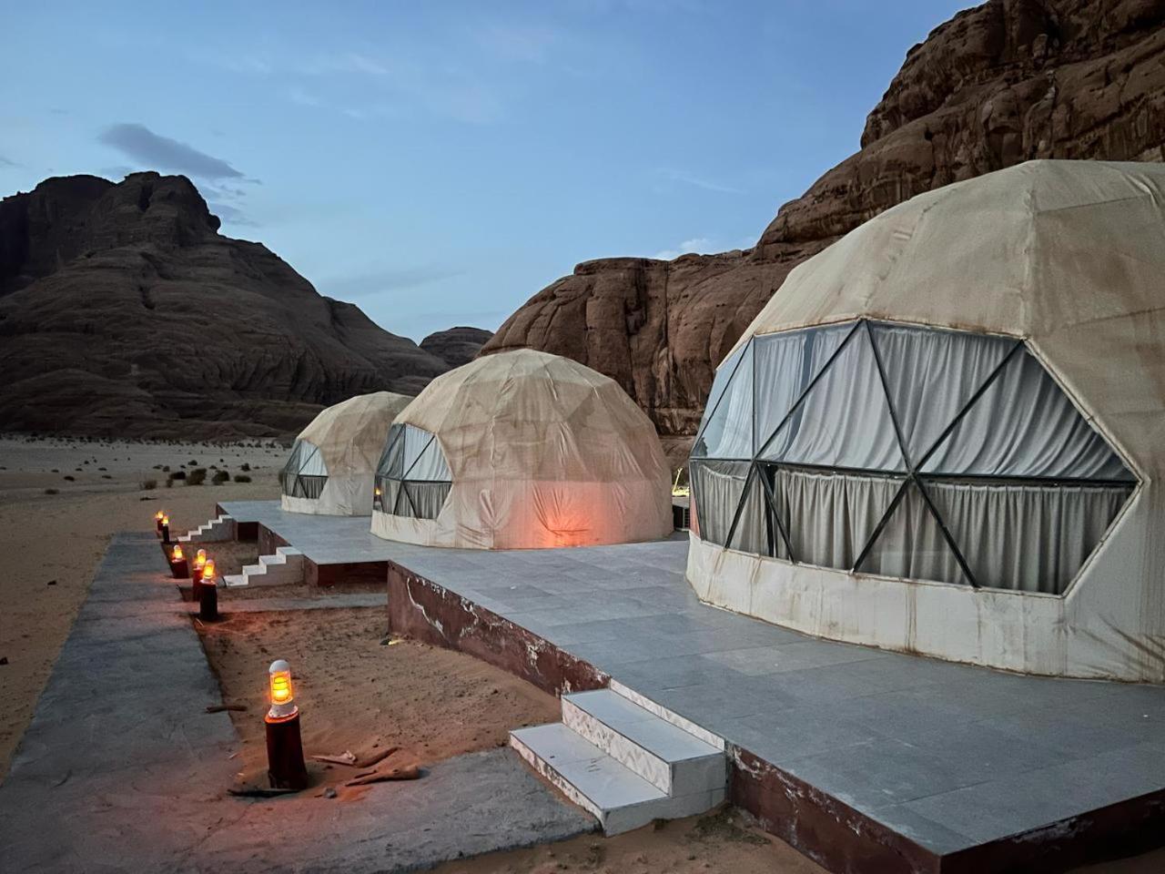 Scarlet Luxury Camp Wadi Rum Ngoại thất bức ảnh