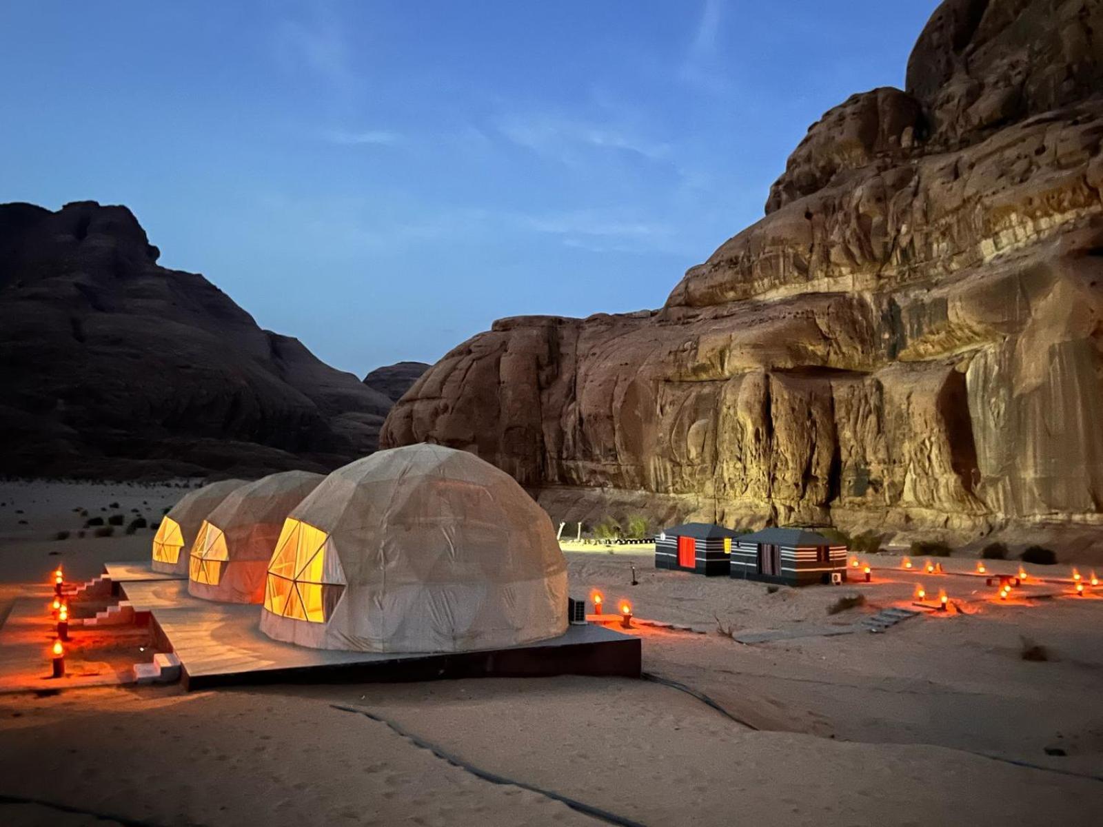 Scarlet Luxury Camp Wadi Rum Ngoại thất bức ảnh