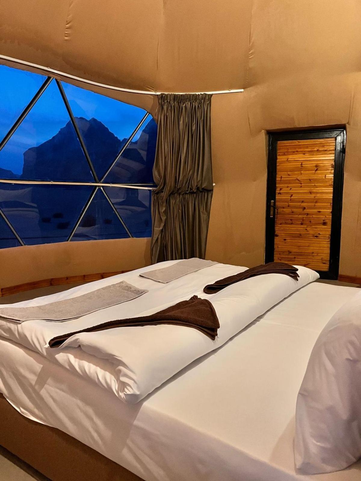 Scarlet Luxury Camp Wadi Rum Ngoại thất bức ảnh