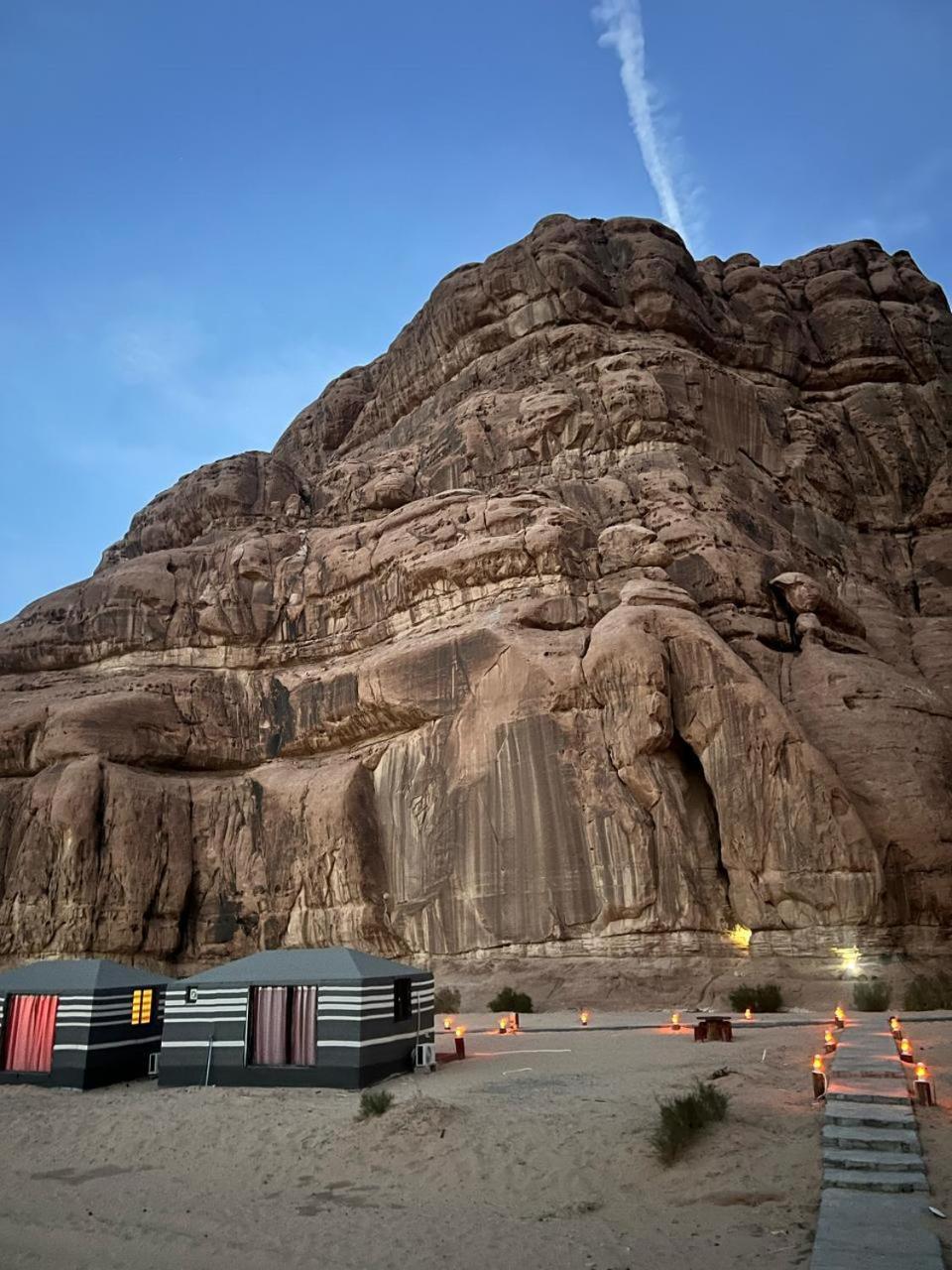 Scarlet Luxury Camp Wadi Rum Ngoại thất bức ảnh