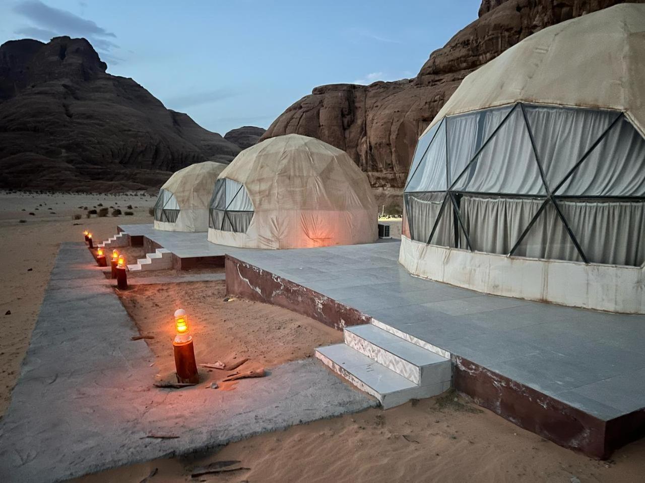 Scarlet Luxury Camp Wadi Rum Ngoại thất bức ảnh