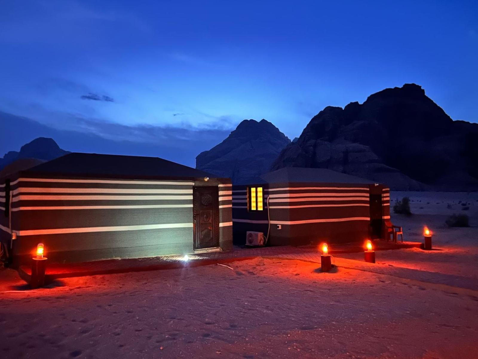 Scarlet Luxury Camp Wadi Rum Ngoại thất bức ảnh