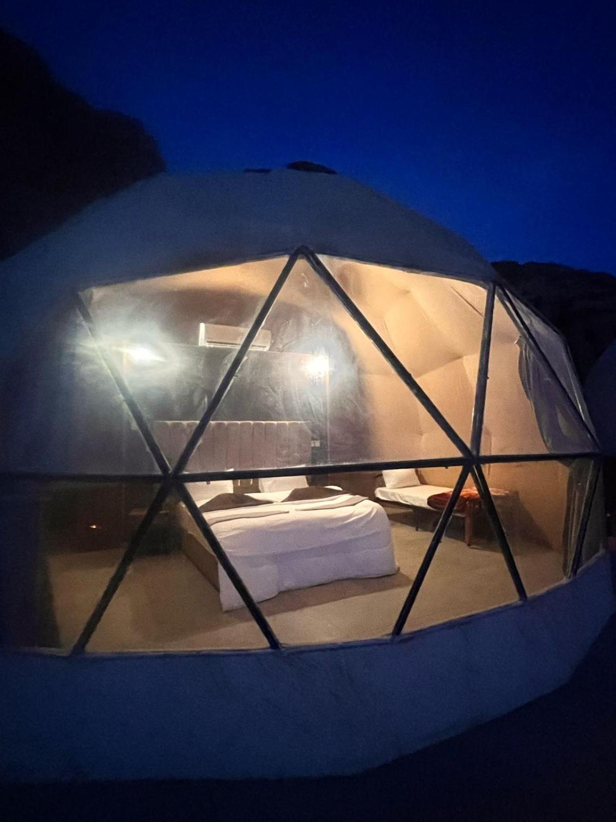 Scarlet Luxury Camp Wadi Rum Ngoại thất bức ảnh