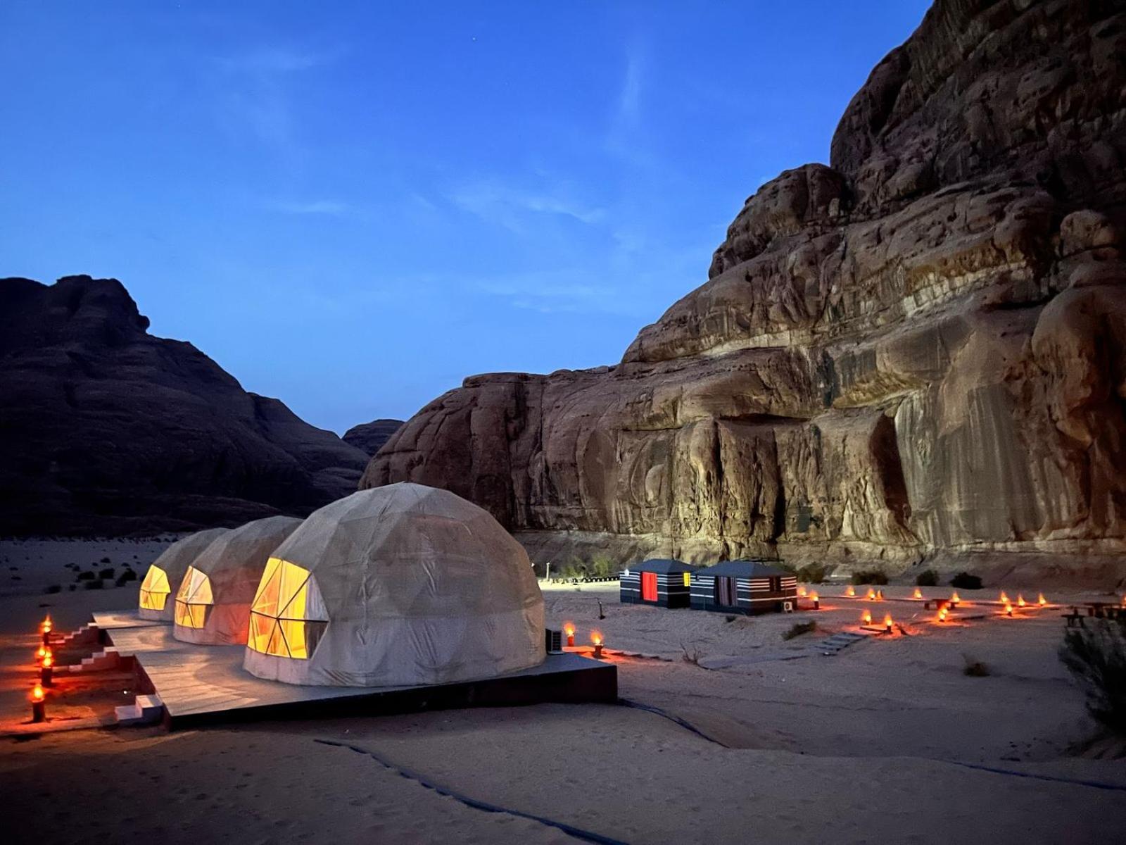 Scarlet Luxury Camp Wadi Rum Ngoại thất bức ảnh