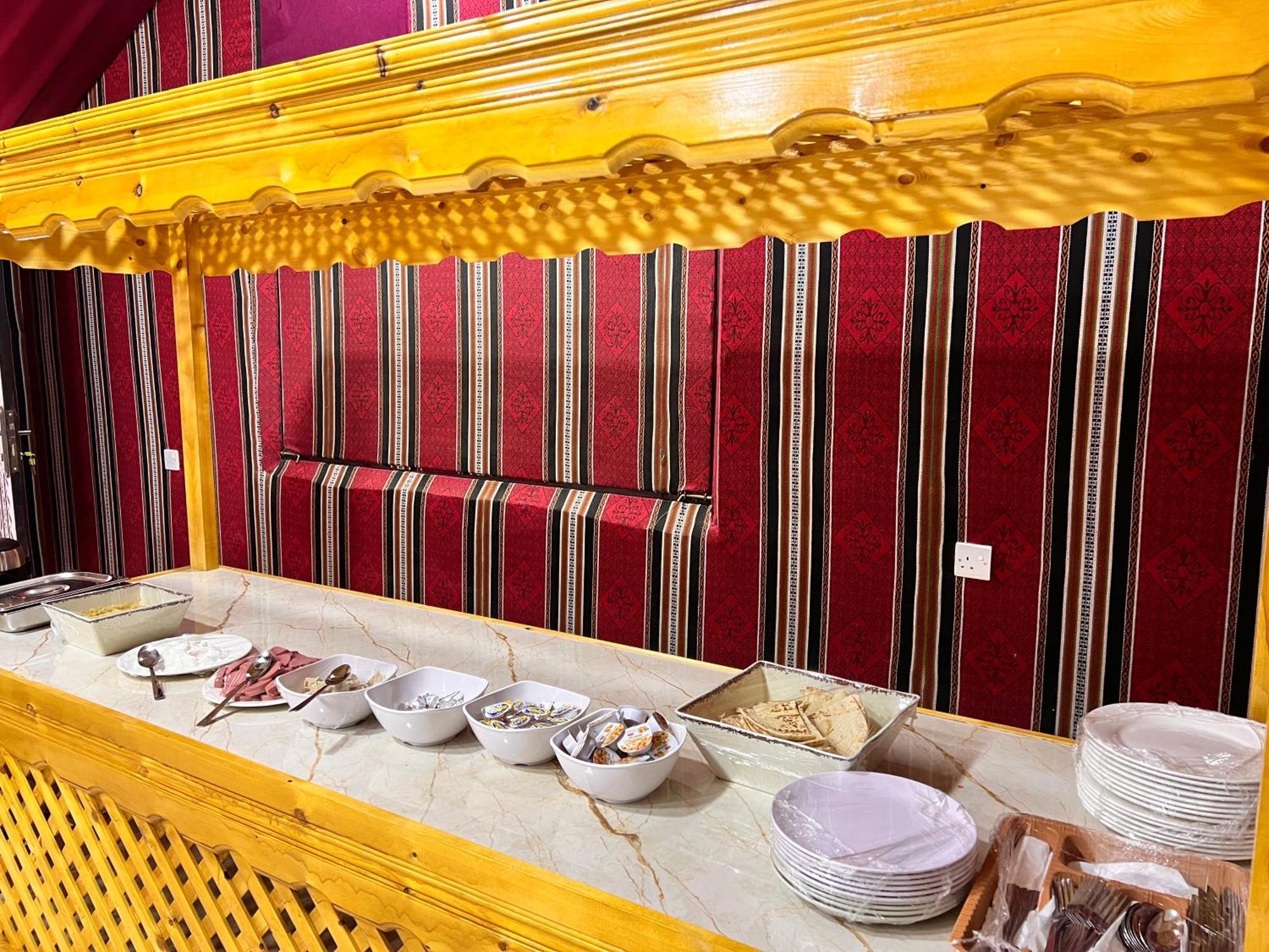 Scarlet Luxury Camp Wadi Rum Ngoại thất bức ảnh